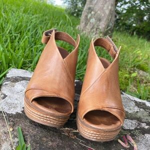 Antelope wedge sandals tan brown leather